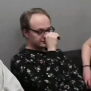 🥸