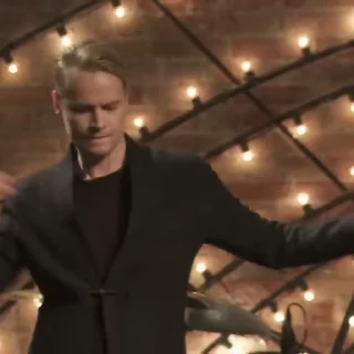 🕺