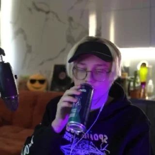 🍾
