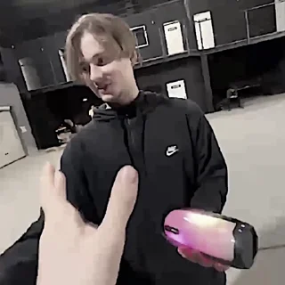 😡