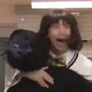 😭