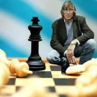 ♟