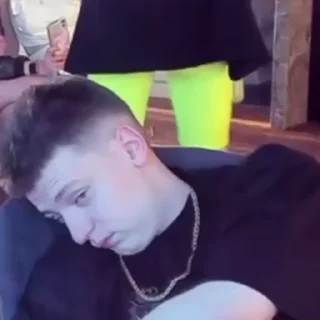 😴