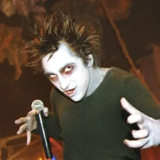 👹