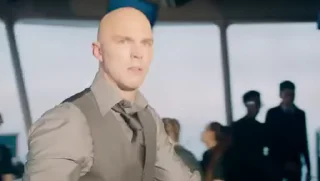 😳