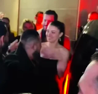 👋