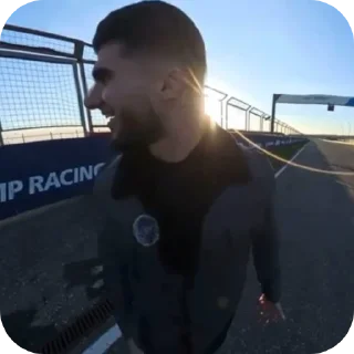 👨