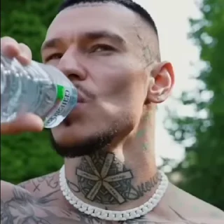 😐