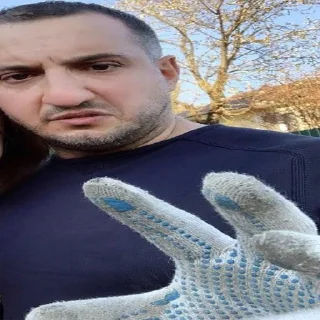 🤨