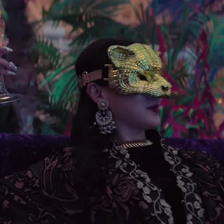 👑
