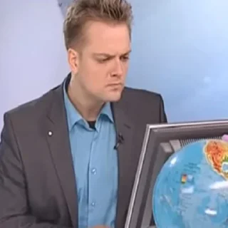 🤨