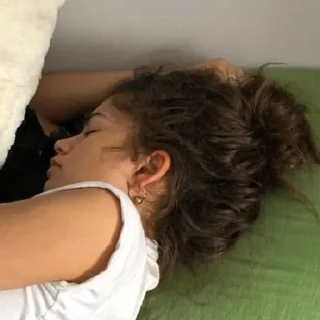 😴