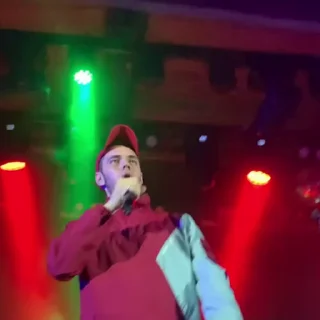 🎤