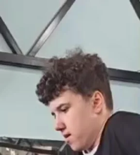😡