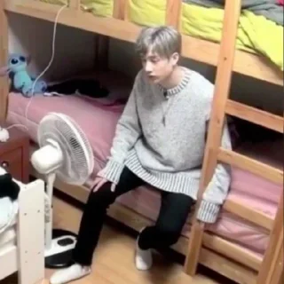 😴