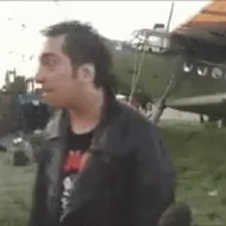 😠