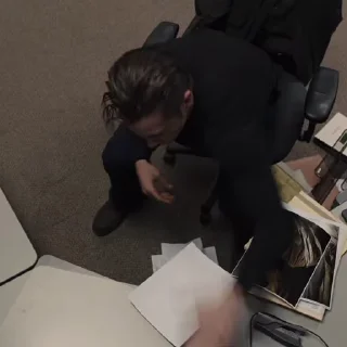 😡