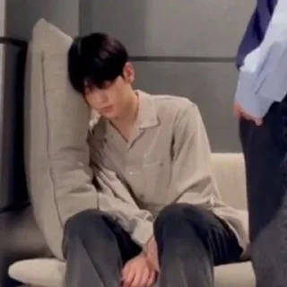 😴