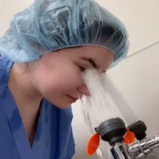😳