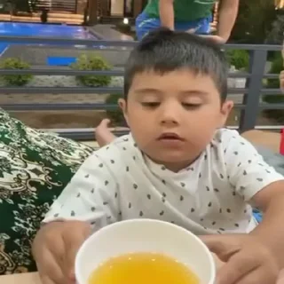 😐