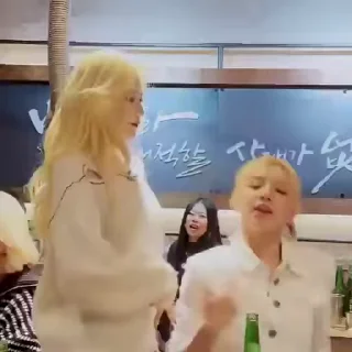 👩‍❤️‍👩