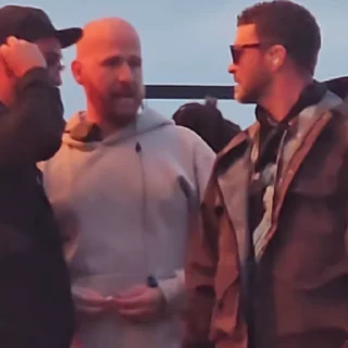 😡