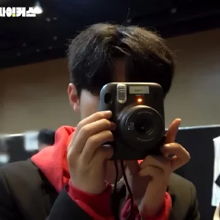📸