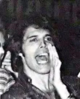 😮