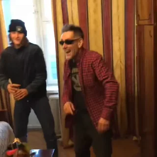 🕺