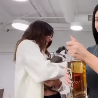😐