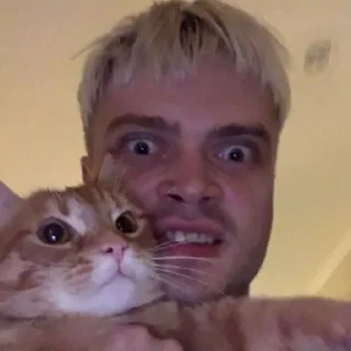 😈