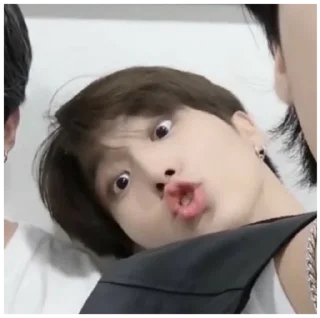 😗