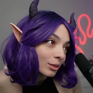 😈