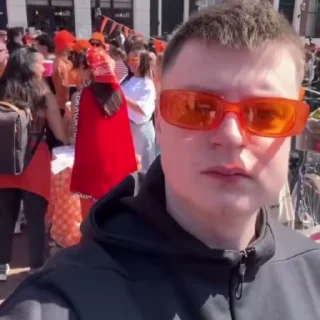 🕺