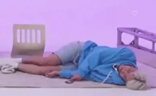 😴