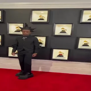 😈