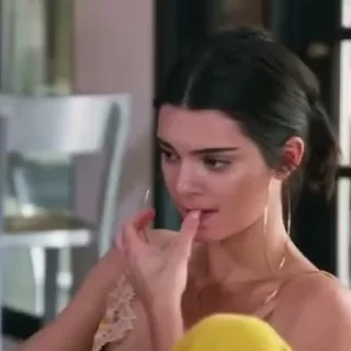 😐