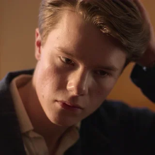 👑
