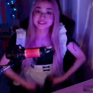 😈