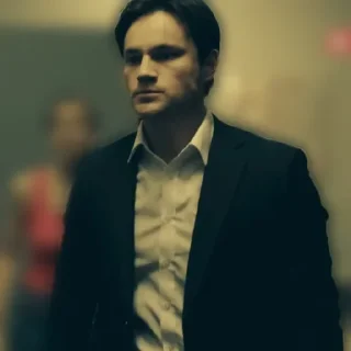 😠