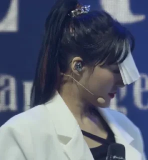 👩‍🎤