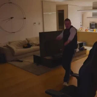 🕺