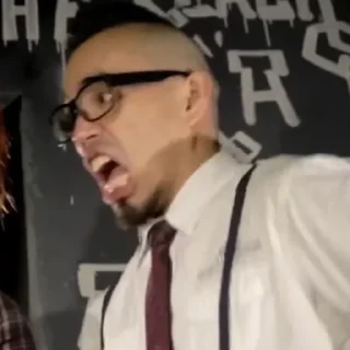 😡