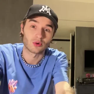 😨
