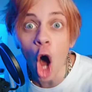 😱