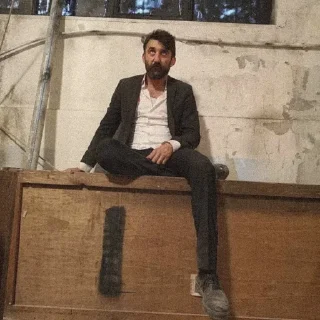 🕳