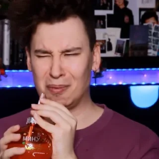 🤢