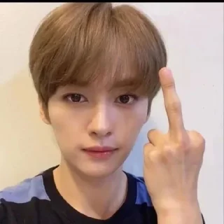 😡
