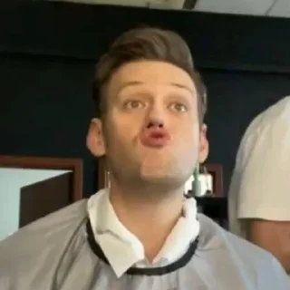 😗