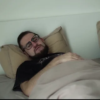 😴